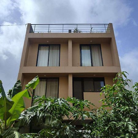 Rising Dust Villa Lonavala Buitenkant foto
